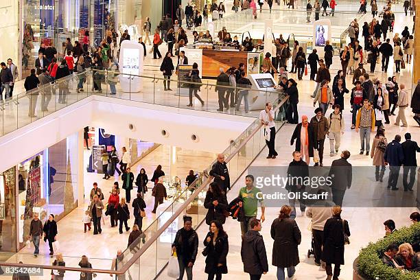 General view of shoppers at the newly opened Westfield shopping centre on November 3, 2008 in the west London, England. Despite the current economic...