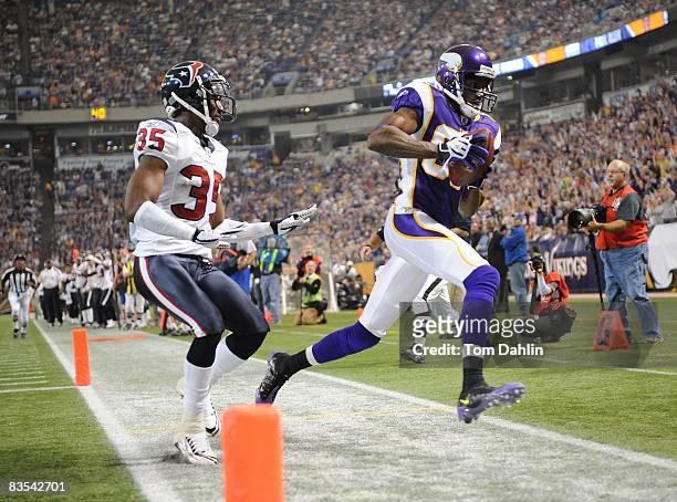 Bernard Berrian of the Minnesota Vikings carries the ball during an NFL game against the Houston Texans at the Hubert H. Humphrey Metrodome on...