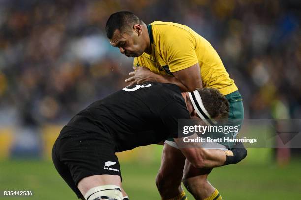 Kurtley Beale of Australia is tackled by Kieran Read of the All Blacks during The Rugby Championship Bledisloe Cup match between the Australian...