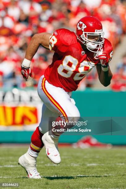 Tony Gonazelez of the Kansas City Chiefs runs on the field during the game against the Tennessee Titans at Arrowhead Stadium on October 19, 2008 in...