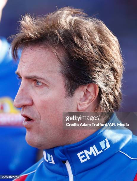 Luke Beveridge, Senior Coach of the Bulldogs addresses his players during the 2017 AFL round 22 match between the Western Bulldogs and the Port...