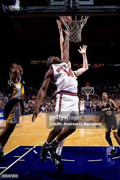 Anthony Mason of the New York Knicks shoots a layup in Game Seven of the 1994 NBA Eastern Conference Finals against the Indiana Pacers at Madison...