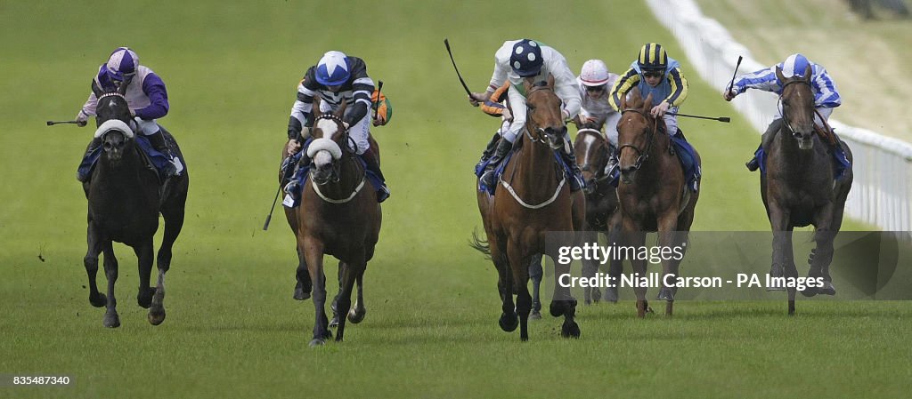 Horse Racing - Boylesports.com Irish 2000 Guineas - Curragh Racecourse