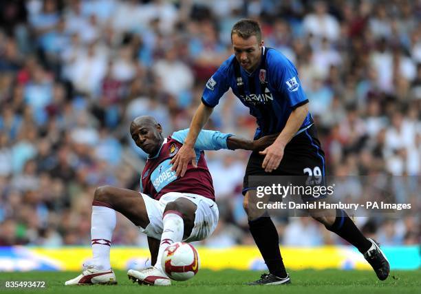 Middlesbrough's Tony McMahon and West Ham United's Luis Boa Morte battle for the ball