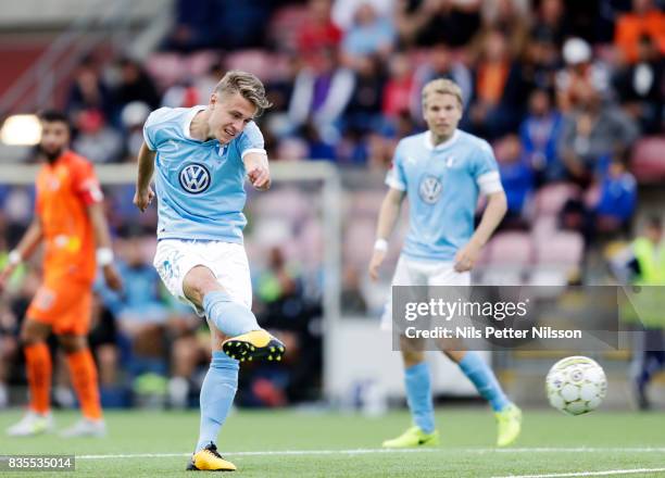 Mattias Svanberg of Malmo FF shoots during the Allsvenskan match between Athletic FC Eskilstuna and Malmo FF at Tunavallen on August 19, 2017 in...