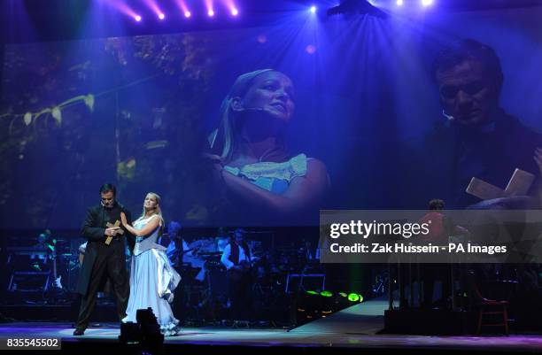 Jennifer Ellison and Shannon Noll during a dress rehearsal of War Of The Worlds at Elstree Studios, Borehamwood in Hertfordshire.