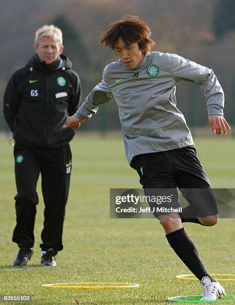 Shunsuke Nakamura of Celtic trains at the Lennoxtown training ground ahead of their Champions League match against Manchester United on November 4,...