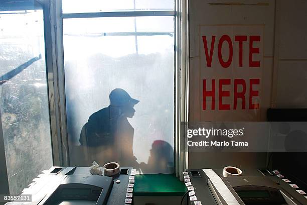 African-Americans line up to vote in the presidential election November 4, 2008 in Birmingham, Alabama. Birmingham, along with Selma and Montgomery,...