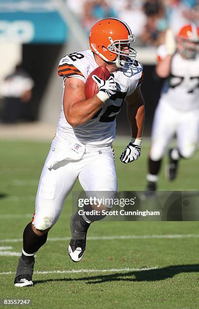 Steve Heiden of the Cleveland Browns runs with a catch against the Jacksonville Jaguars at Memorial Stadium on October 26, 2008 in Jacksonville,...