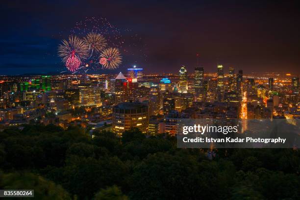 fireworks in montreal, quebec, canada - mont royal photos et images de collection