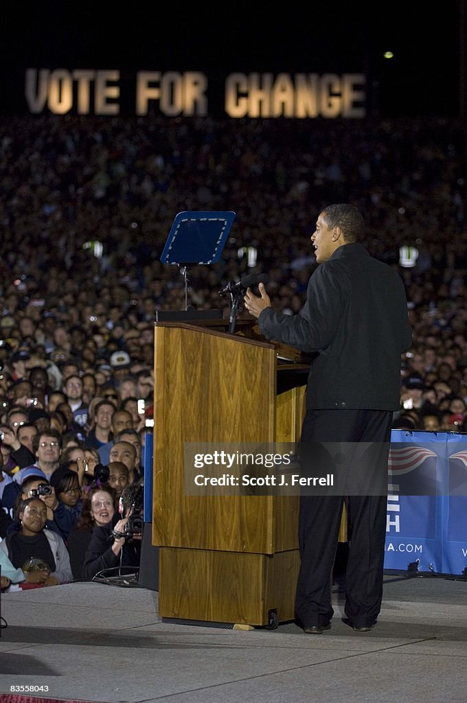 Democratic presidential candidate Barack Obama during the last stop ...