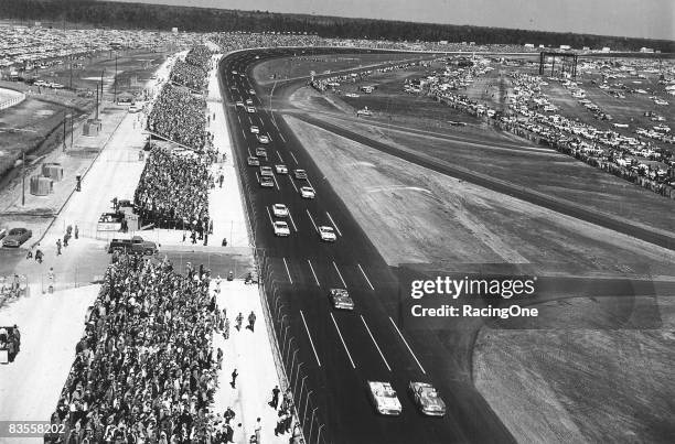 Early laps at the 1959 Daytona 500.