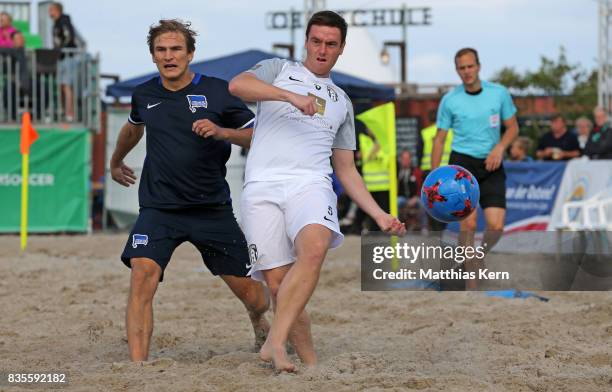 Players of Hertha BSC and Ibbenbuerener BSC battle for the ball on day 1 of the 2017 German Beach Soccer Championship on August 19, 2017 in...