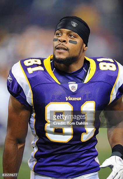 Visanthe Shiancoe of the Minnesota Vikings leaves the field after an NFL game against the Houston Texans at the Hubert H. Humphrey Metrodome, on...