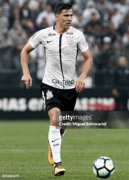 Balbuena of Corinthians conducts the ball during the match between Corinthians and Vitoria for the Brasileirao Series A 2017 at Arena Corinthians...