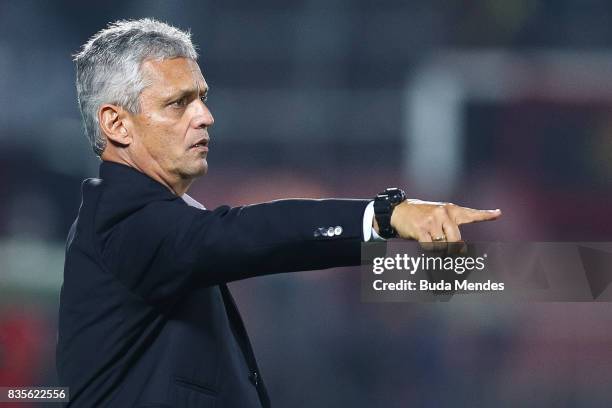 Head coach Reinaldo Rueda of Flamengo gestures during a match between Flamengo and Atletico GO part of Brasileirao Series A 2017 at Ilha do Urubu...