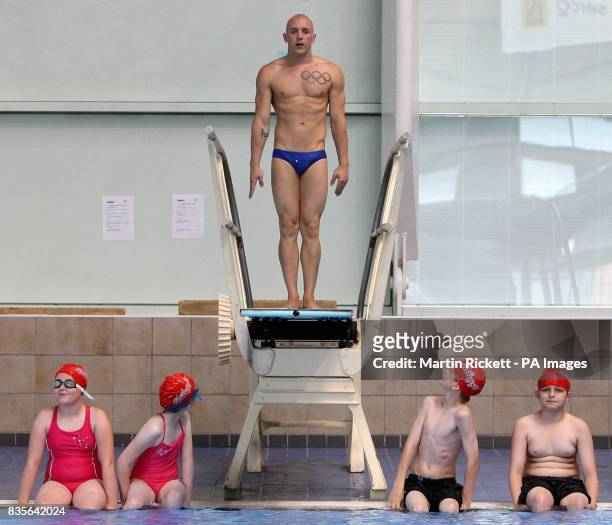 Three time FINA World Diving Series Medallist Nick Robinson Baker gives a diving masterclass to Beth Lee, Abbi Jade Reid, Thomas Reid and Ethan...
