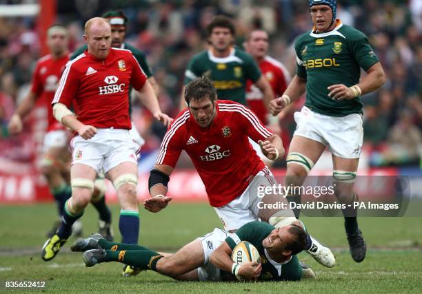 British and Irish Lions Simon shaw leads with his knee on South Africa's Fourie du Preez leading to him being sin-binned