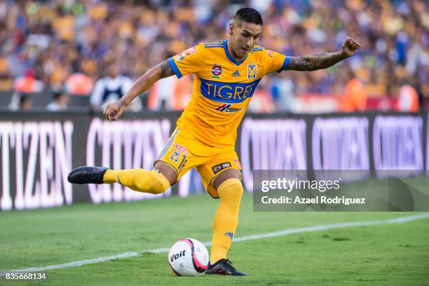 Ismael Sosa of Tigres kicks the ball during the 5th round match between Tigres and Pumas as part of the Torneo Apertura 2017 Liga MX at Universitario...