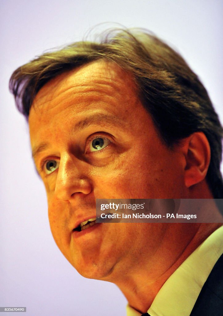 Cameron vows to cut quangos