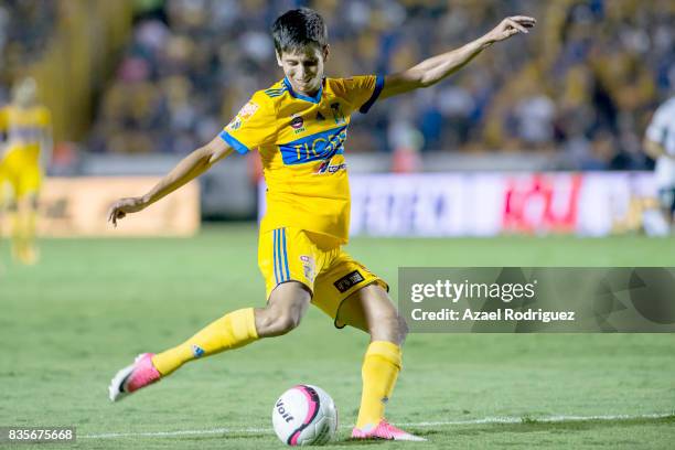 Jurgen Damm of Tigres kicks the ball during the 5th round match between Tigres and Pumas as part of the Torneo Apertura 2017 Liga MX at Universitario...