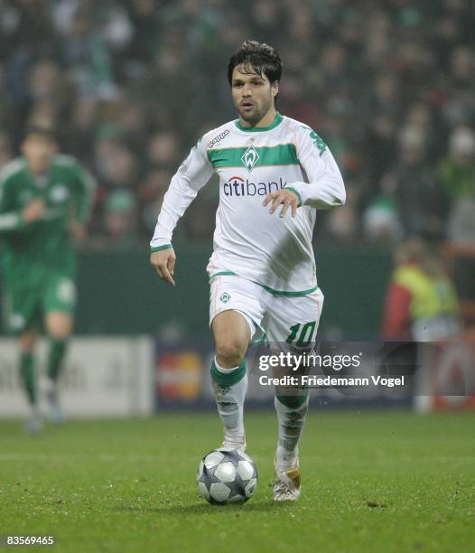 Diego of Werder runs with the ball during the UEFA Champions League Group B match at the Weser stadium on November 4, 2008 in Bremen, Germany.