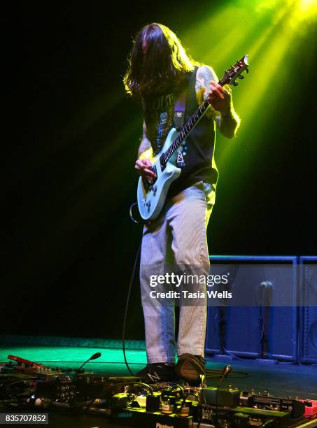 Performs onstage at the Hollywood Palladium on August 19, 2017 in Los Angeles, California.