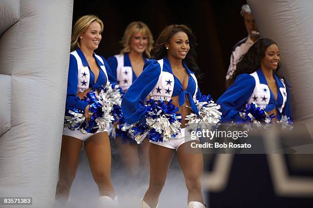 Dallas Cowboys cheerleaders during game vs Tampa Bay Buccaneers. Irving, TX CREDIT: Bob Rosato