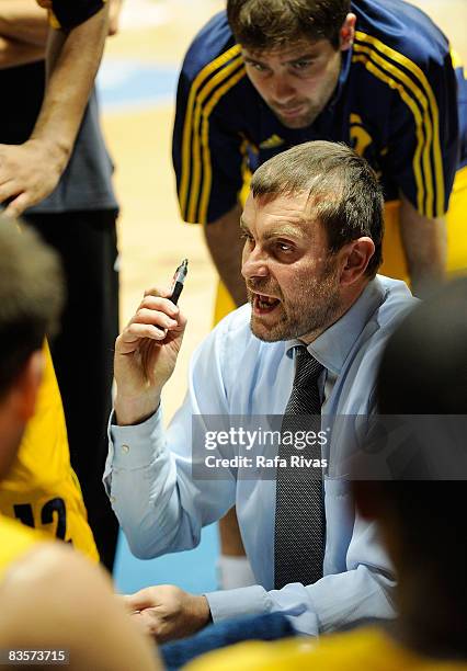 Luka Pavicevic, Head Coach of Alba Berlin talks to his players during the Euroleague Basketball Game 3 match between Tau Ceramica and Alba Berlin at...