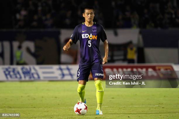 Kazuhiko Chiba of Sanfrecce Hiroshima in action during the J.League J1 match between Sanfrecce Hiroshima and Ventforet Kofu at Edion Stadium...