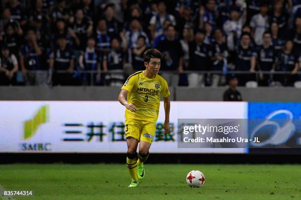 Yun Suk Young of Kashiwa Reysol in action during the J.League J1 match between Gamba Osaka and Kashiwa Reysol at Suita City Football Stadium on...