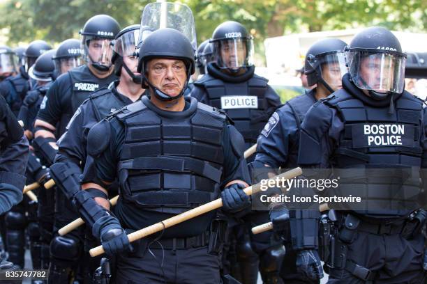 Aggressive Riot Police 8,362 Riot Police Usa Stock Photos, High-Res Pictures, and Images ...