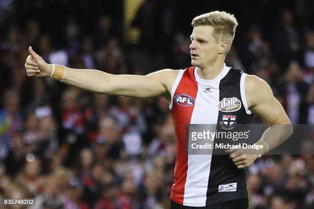 Nick Riewoldt of the Saints thx fans after winning his last home match during the round 22 AFL match between the St Kilda Saints and the North...