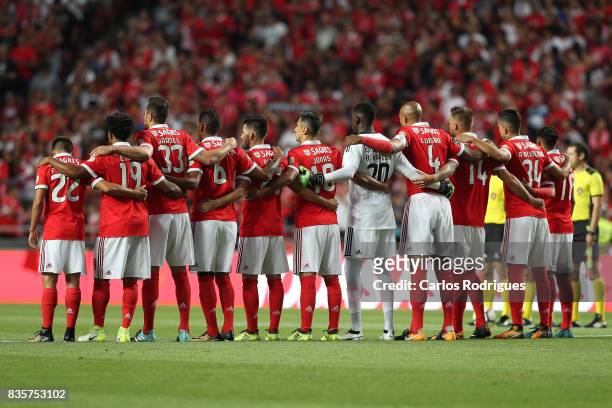 Benfica players during one minute silence for the terrorist attack in Barcelona before the match between SL Benfica and CF Belenenses for the third...