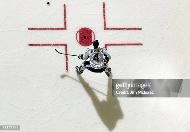 Vincent Lecavalier of the Tampa Bay Lightning warms up before playing the New Jersey Devils at the Prudential Center on November 5, 2008 in Newark,...