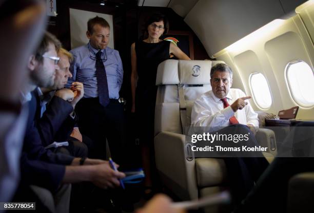 South Sudan Background discussion with journalists, Vice Chancellor and Federal Foreign Minister Sigmar Gabriel, SPD, on the return flight in an...