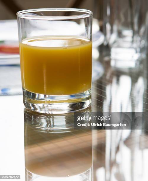 Vitamin C - Allroundgenie in terms of human health. The photo shows a glass, filled with orange juice.