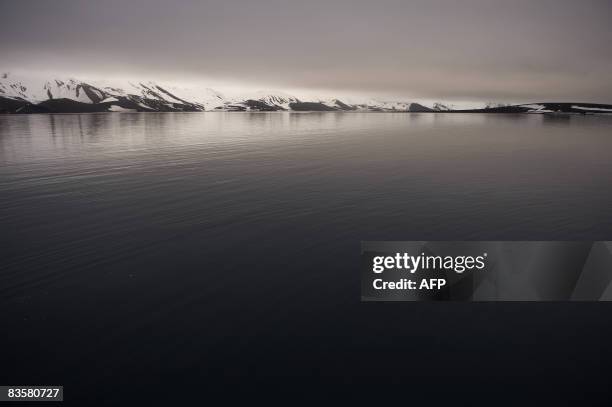 This photo taken on October 27, 2008 shows the shore of Deception Island in Antarctica. AFP PHOTO / MARTIN BUREAU