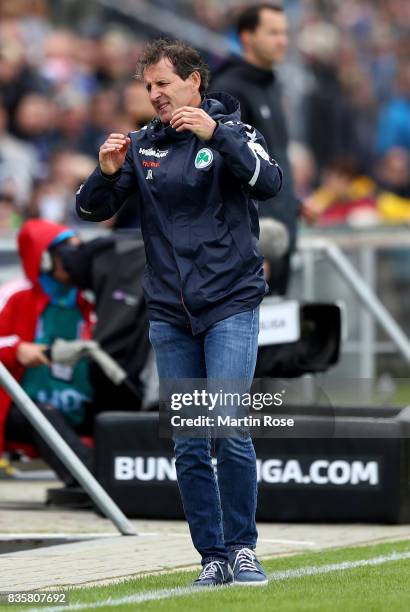 Janos Radoki, head coach of Greuther Fuerth reacts during the Second Bundesliga match between Holstein Kiel and SpVgg Greuther Fuerth at...