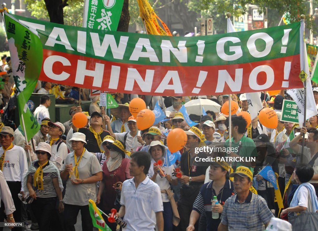 Pro-Taiwan independence activists march