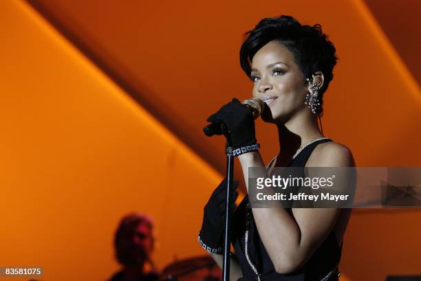 Rihanna performs at the 2008 Spirit Of Life Award Dinner on October 15, 2008 in Santa Monica, California.