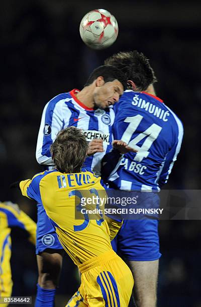 Marko Devic of FC Metalist Kharkhiv fights for a ball with Kaka and Josip Simunic of Hertha Berlin during the UEFA Cup football match in Kharkiv on...