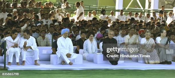 Congress Vice President Rahul Gandhi talking to his niece Miraya Vadra as former Prime Minister Manmohan Singh, former President Pranab Mukherjee,...