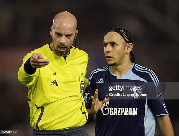 Rafinha of Schalke 04 argues with referee Stefan Johannesson during the UEFA Cup group A match between Racing Santander and Schalke 04 at the El...