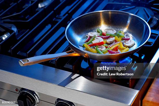 vegetables in frying pan - stove top stock-fotos und bilder