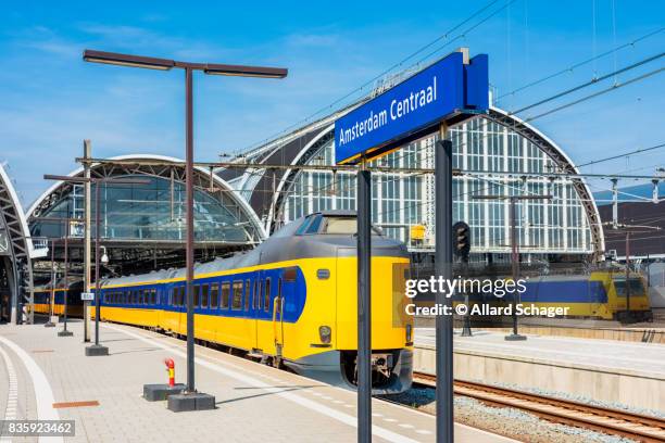 trains stationed on amsterdam central railway station - centraal station stockfoto's en -beelden