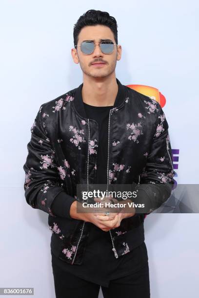 Mexican actor Alex Speitzer poses for pictures during the Kids Choice Awards Mexico 2017 Orange Carpet at Auditorio Nacional on August 19, 2017 in...