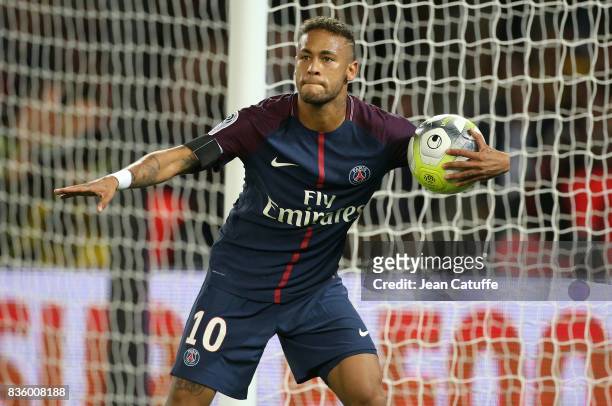Neymar Jr of PSG celebrates his first goal during the French Ligue 1 match between Paris Saint Germain and Toulouse FC at Parc des Princes on August...