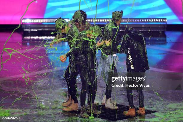 The music band CD9 celebrate after receiving an award during the Nickelodeon Kids' Choice Awards Mexico 2017 at Auditorio Nacional on August 19, 2017...