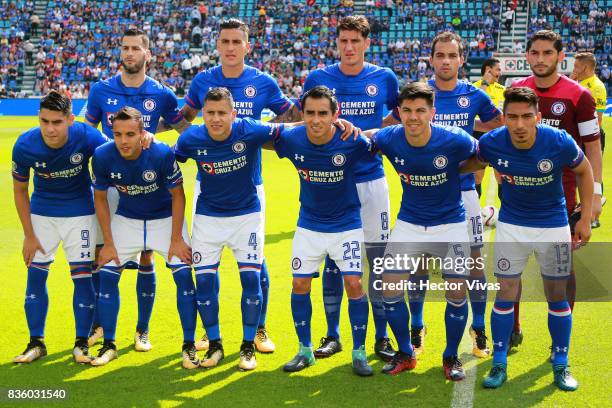 Players of Cruz Azul pose for the team photo during the fifth round match between Cruz Azul and Atlas as part of the Torneo Apertura 2017 Liga MX at...